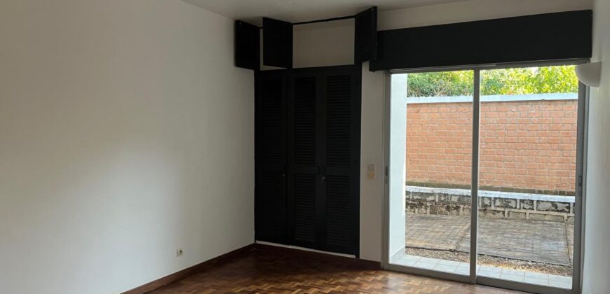 Location spacieuse villa T5 avec jardin et garage située dans la résidence Bonnet à Ivandry