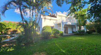 À louer une villa de standing T6 avec piscine située dans un quartier résidentiel très prisé à Ambohibao