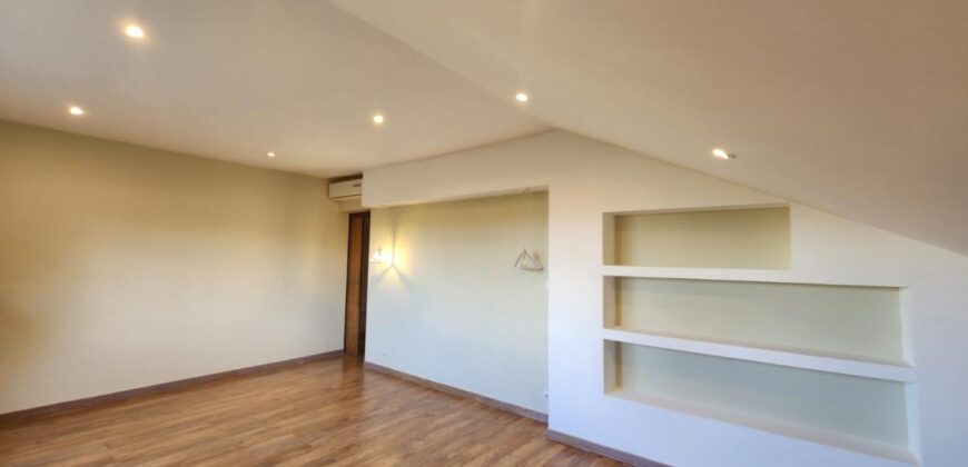 À louer une villa de standing T6 avec piscine située dans un quartier résidentiel très prisé à Ambohibao