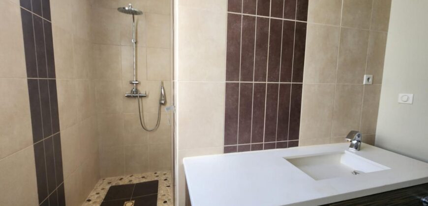 À louer une villa de standing T6 avec piscine située dans un quartier résidentiel très prisé à Ambohibao