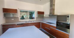 À louer une villa de standing T6 avec piscine située dans un quartier résidentiel très prisé à Ambohibao