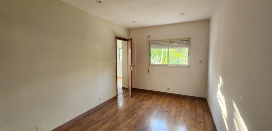 À louer une villa de standing T6 avec piscine située dans un quartier résidentiel très prisé à Ambohibao