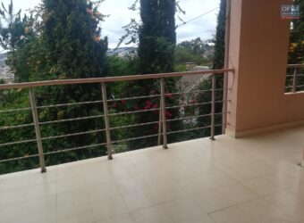 À louer un agréable appartement T4 dans un quartier résidentiel calme à Ampandrianomby