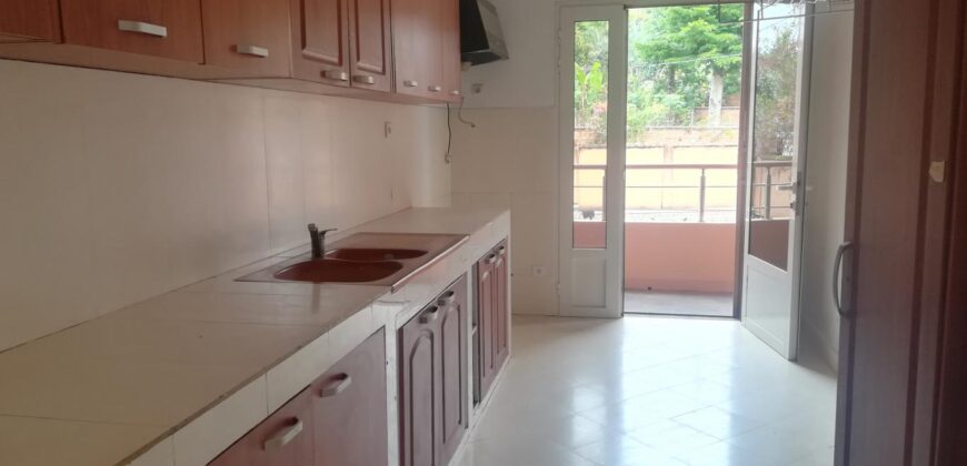 À louer un agréable appartement T4 dans un quartier résidentiel calme à Ampandrianomby