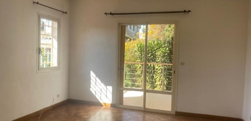 À louer un agréable appartement T4 dans un quartier résidentiel calme à Ampandrianomby