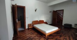 À louer une grande villa T6 située dans un quartier résidentiel calme à Ambatobe