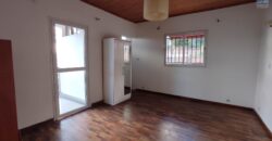 À louer une grande villa T6 située dans un quartier résidentiel calme à Ambatobe