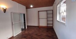 À louer une grande villa T6 située dans un quartier résidentiel calme à Ambatobe