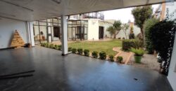 À louer une grande villa T6 située dans un quartier résidentiel calme à Ambatobe