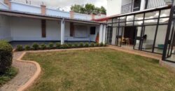 À louer une grande villa T6 située dans un quartier résidentiel calme à Ambatobe