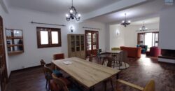 À louer une grande villa T6 située dans un quartier résidentiel calme à Ambatobe