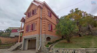 Location d’une villa style traditionnel de type F4 située à Andranomena- Ambohibao