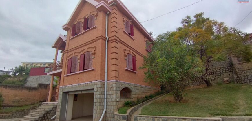 Location d’une villa style traditionnel de type F5 située à Andranomena- Ambohibao