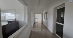 À louer deux bureaux spacieux situés à Ambolokandrina