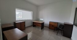 À louer deux bureaux spacieux situés à Ambolokandrina