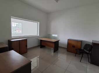 À louer deux bureaux spacieux situés à Ambolokandrina