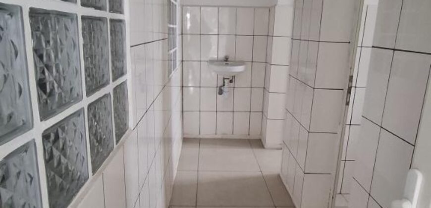 À louer deux bureaux spacieux situés à Ambolokandrina