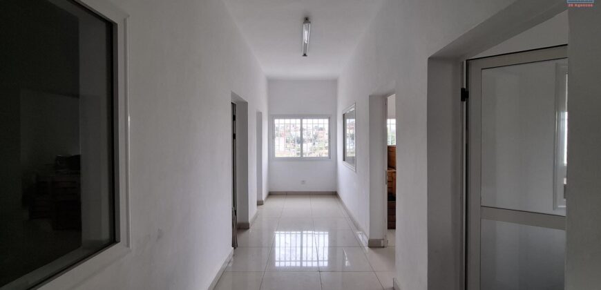 Location deux bureaux de 105.25 m2 chacun situés à Ambolokandrina
