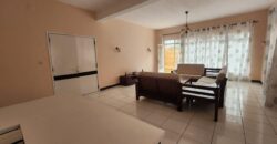 À louer appartement meublé de type F4 situé dans une résidence sécurisée à Mandrosoa Ivato