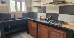 À louer appartement meublé de type F4 situé dans une résidence sécurisée à Mandrosoa Ivato