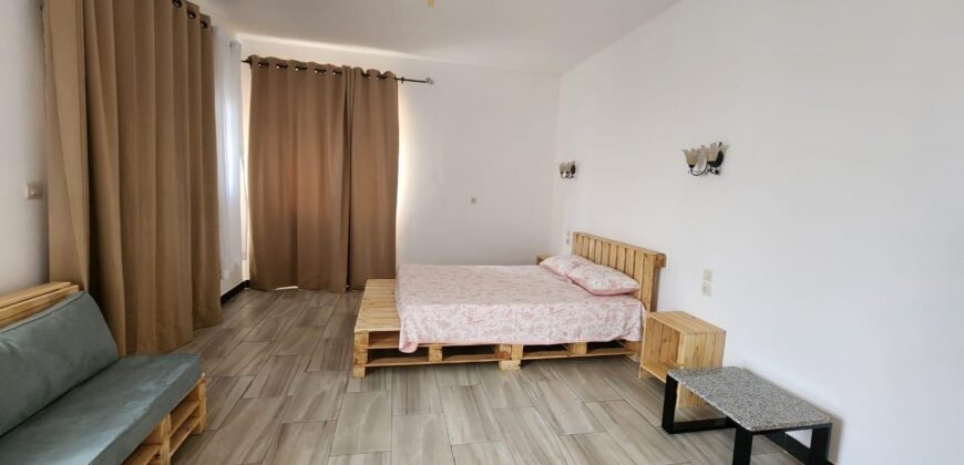 À louer appartement meublé de type F4 situé dans une résidence sécurisée à Mandrosoa Ivato