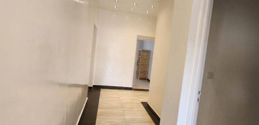 À louer appartement meublé de type F4 situé dans une résidence sécurisée à Mandrosoa Ivato