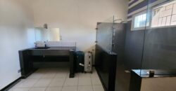 À louer appartement meublé de type F4 situé dans une résidence sécurisée à Mandrosoa Ivato