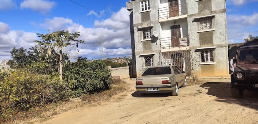 En location un appartement T3 situé dans un quartier calme à Sabotsy Namehana