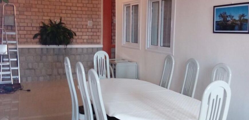Location d’un appartement T3 meublé situé dans un quartier calme et sécurisé à Ambatobe