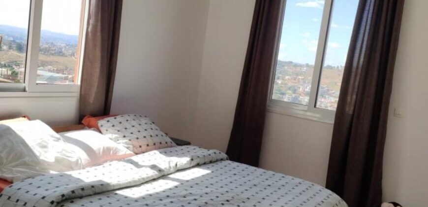 Location d’un appartement T3 meublé situé dans un quartier calme et sécurisé à Ambatobe