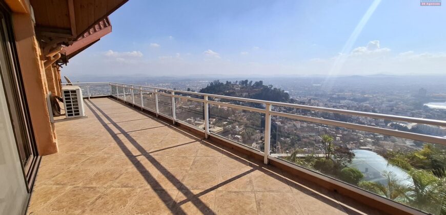 Location d’un spacieux appartement T3 offrant une vue imprenable situé sur La Haute Ville