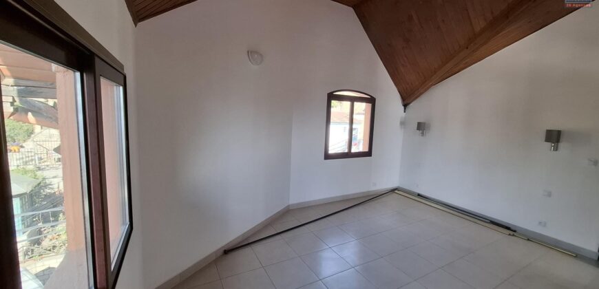 Location d’un spacieux appartement T3 offrant une vue imprenable situé sur La Haute Ville
