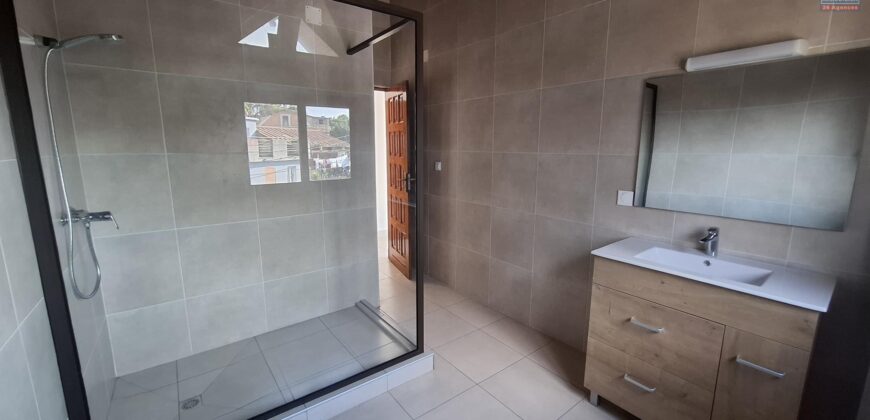 Location d’un spacieux appartement T3 offrant une vue imprenable situé sur La Haute Ville