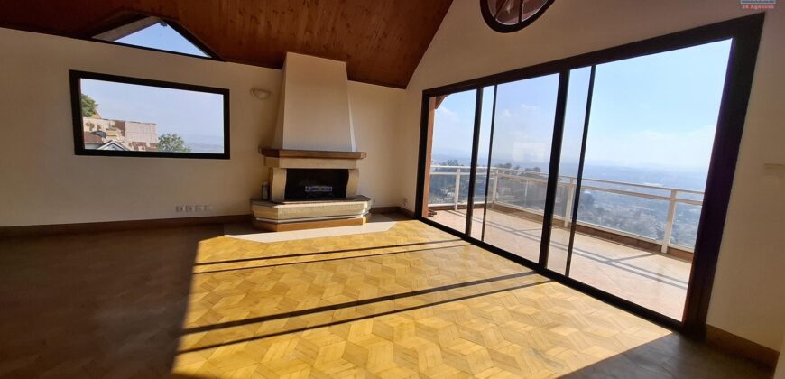 Location d’un spacieux appartement T3 offrant une vue imprenable situé sur La Haute Ville