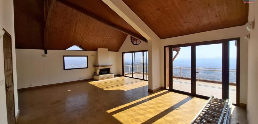 Location d’un spacieux appartement T3 offrant une vue imprenable situé sur La Haute Ville