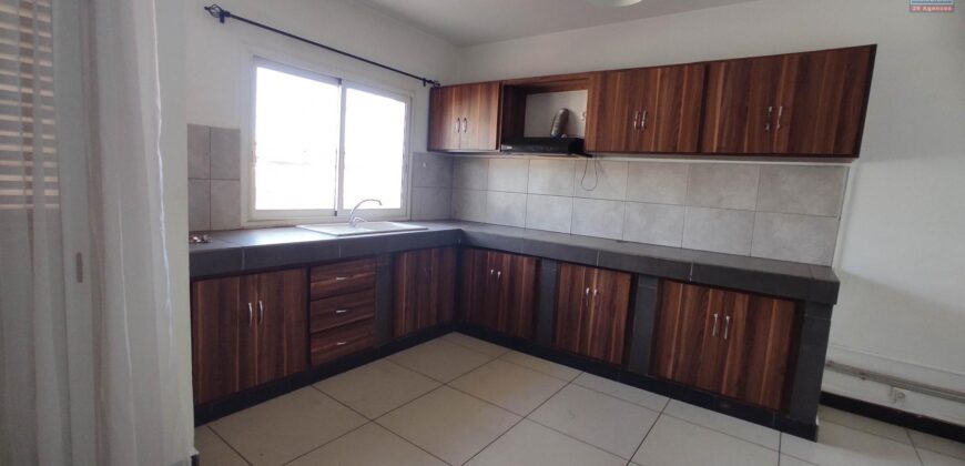 À louer charmant appartement T3 situé dans un immeuble calme et sécurisé à Ivandry