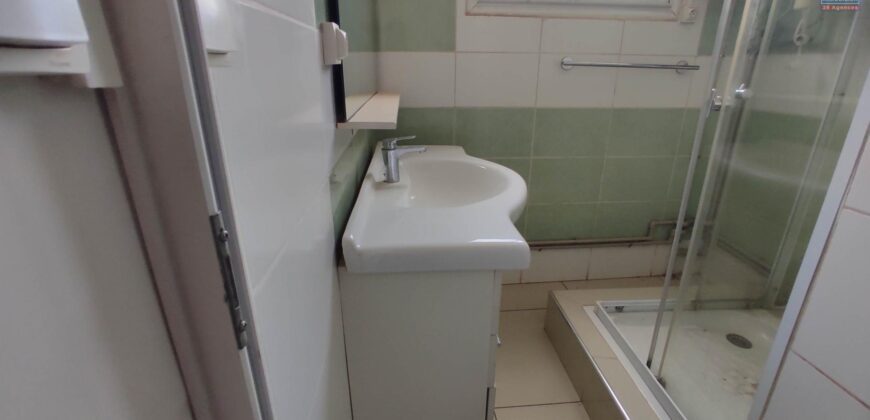 À louer charmant appartement T3 situé dans un immeuble calme et sécurisé à Ivandry