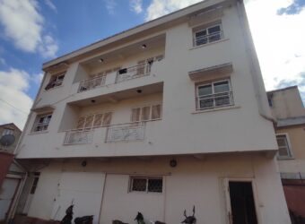 À louer charmant appartement T3 situé dans un immeuble calme et sécurisé à Ivandry