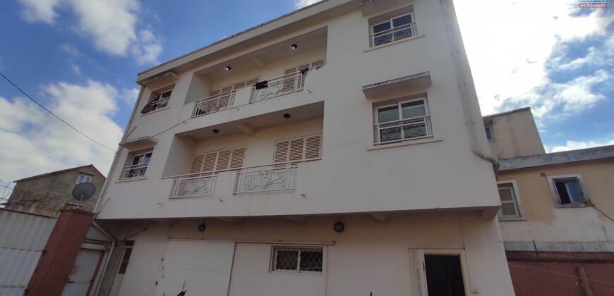 À louer charmant appartement T3 situé dans un immeuble calme et sécurisé à Ivandry