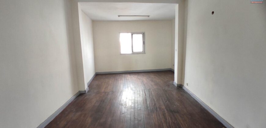 Location d’un appartement en duplex T4 situé en plein centre-ville de Behoririka