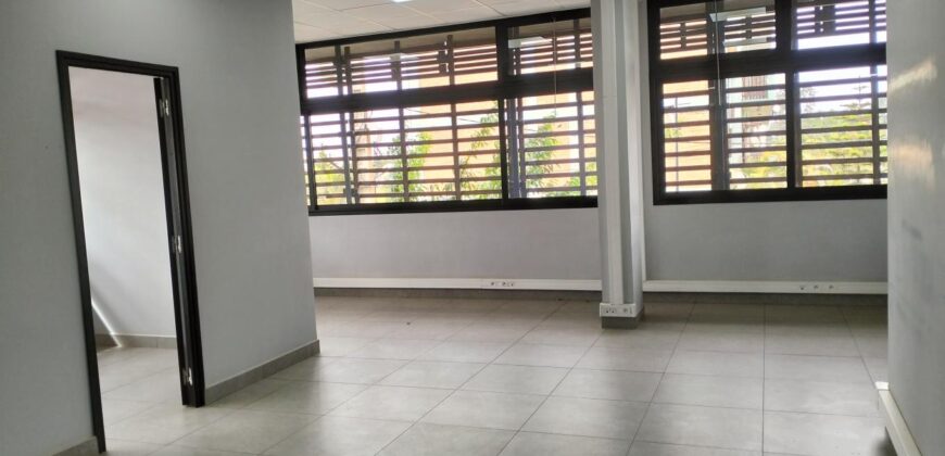 À louer un grand bureau de 508 m2 situé dans un immeuble sécurisé à Ankorondrano