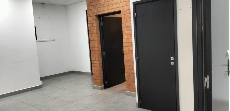 À louer un grand bureau de 508 m2 situé dans un immeuble sécurisé à Ankorondrano