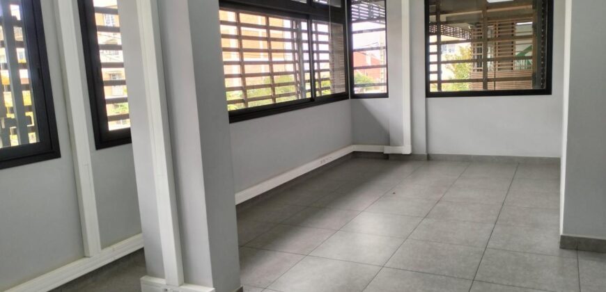 À louer un grand bureau de 508 m2 situé dans un immeuble sécurisé à Ankorondrano