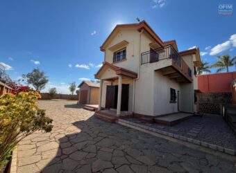 En vente villa T6 sur un terrain de 800 m2 située Andranovelona Ilafy