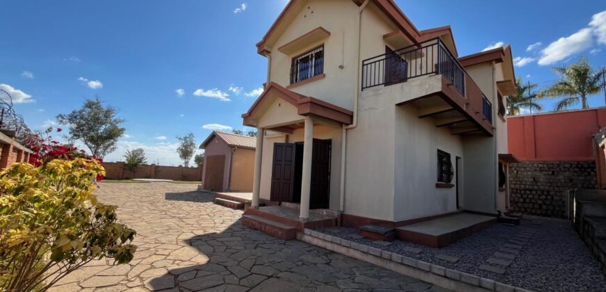 En vente villa T6 sur un terrain de 800 m2 située Andranovelona Ilafy