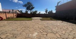 En vente villa T6 sur un terrain de 800 m2 située Andranovelona Ilafy
