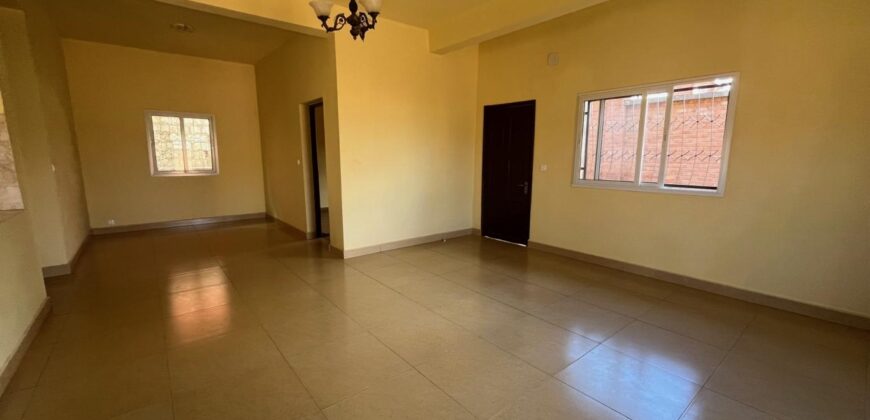 En vente villa T6 sur un terrain de 800 m2 située Andranovelona Ilafy