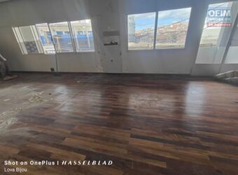 À louer un spacieux local de bureau de 170 m2 situé en plein centre-ville d’Analakely