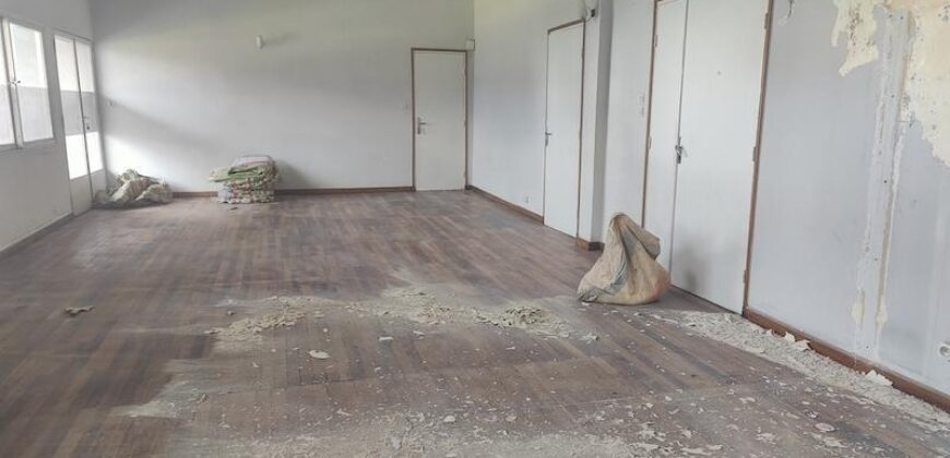 À louer un spacieux local de bureau de 170 m2 situé en plein centre-ville d’Analakely