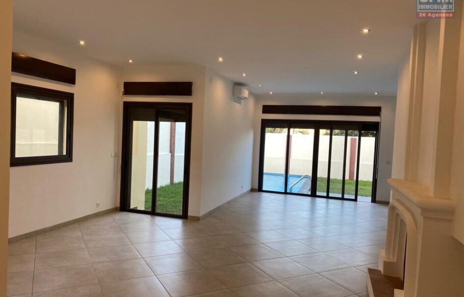 Location belle villa T6 avec piscine située dans un quartier calme proche du lycée français sur Ambatobe